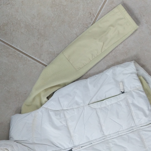 Women's white puffer vest large and small green fleece top - Picture 5 of 6